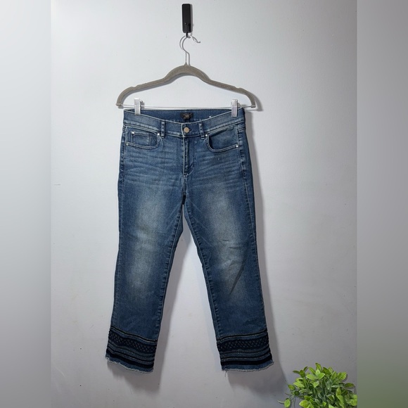 Ann Taylor Women’s Stitched Embroidered Hem Blue Jeans 4 Petite EUC - Picture 1 of 10